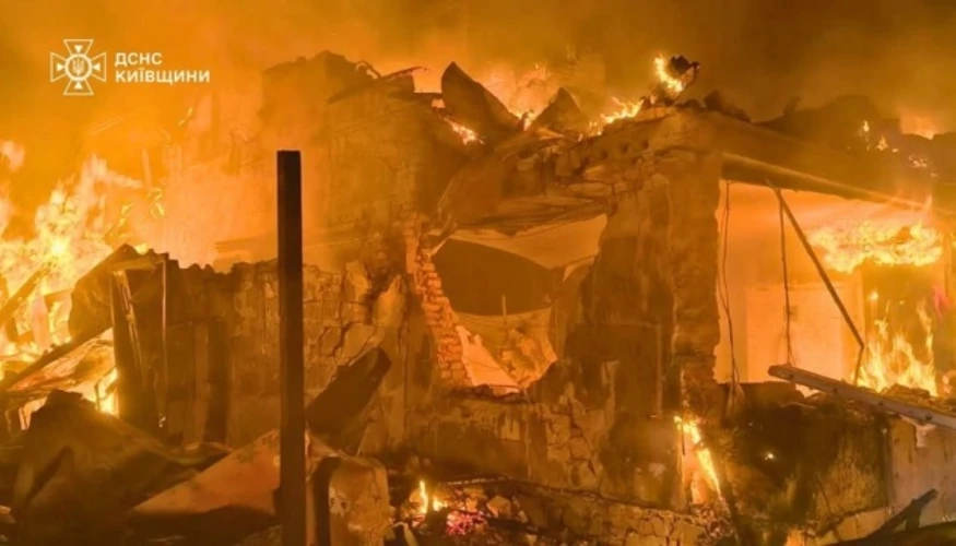 Наслідки удару в Броварському районі Київської області: пошкоджені приватний будинок, господарські споруди та автомобілі