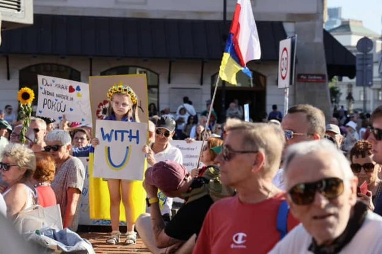 Демонстрація «Не будь байдужим» у Польщі проти нападів на українців (фото RMF24)