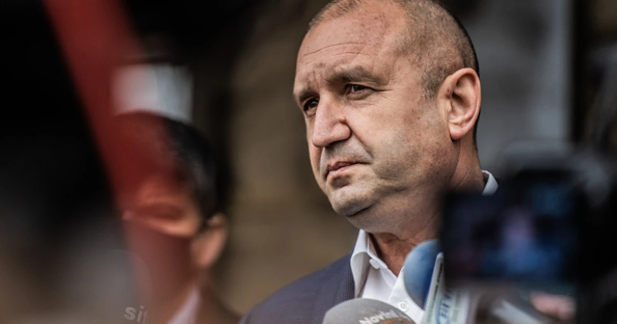 Прем'єр-міністр Болгарії Румен Радев під час виступу перед початком саміту Європейської ради в Брюсселі